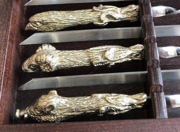 Комплект металевих шампурів лиття "Лісова зграя" із чарками в кейсі з натурального дерева Лісова зграя фото