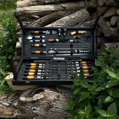 Преміальний набір шампурів у кейсі-столику для пікніка Grill Master Pro