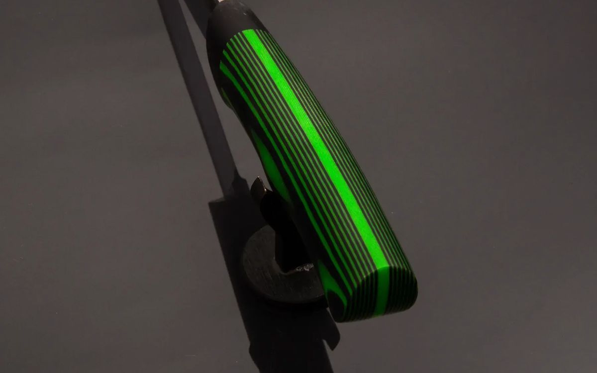 Авторский нож "Хамелеон" ручная работа, крепкая сталь, микарта